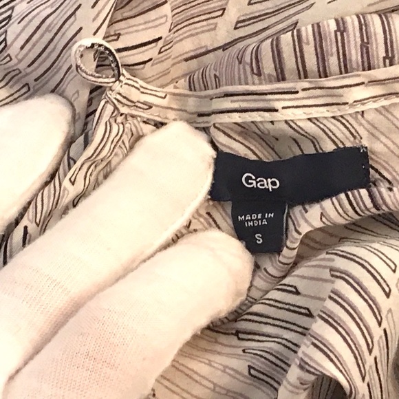 Silk Pull Over Blouse. Beautiful Pintucked Details. Elegant. The Gap. Small - Picture 6 of 10